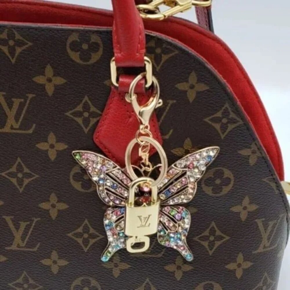 Louis Vuitton Gold Lock 🔒 Authentic LV Key + Unbranded Butterfly Bag Charm - Picture 5 of 7
